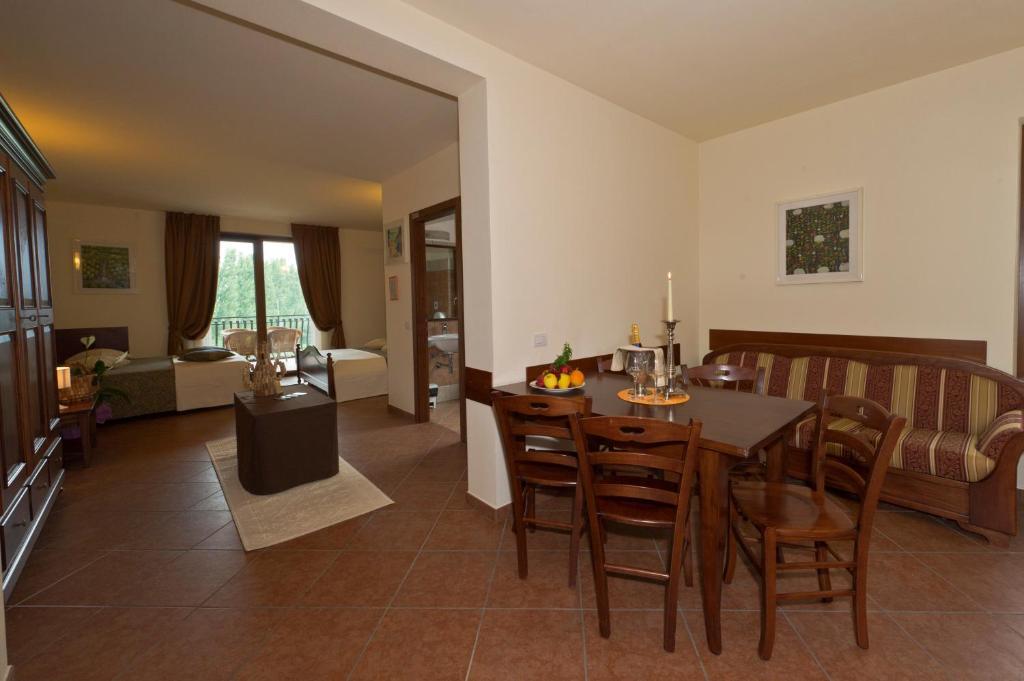 Locanda Ristorante Al Cardellino Bardolino Exterior photo