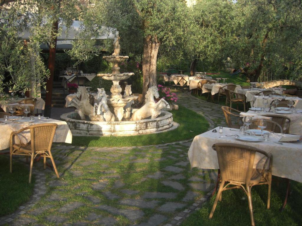 Locanda Ristorante Al Cardellino Bardolino Exterior photo